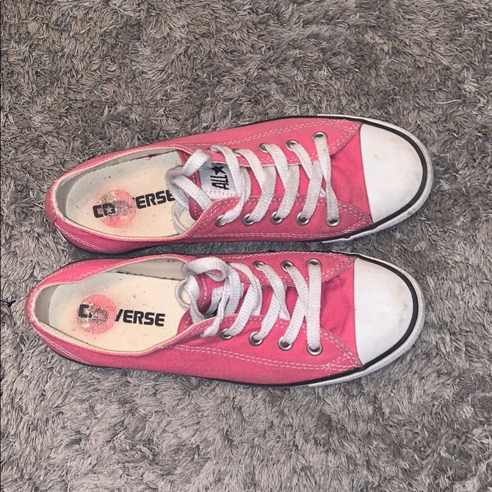 Like new pink low top converse